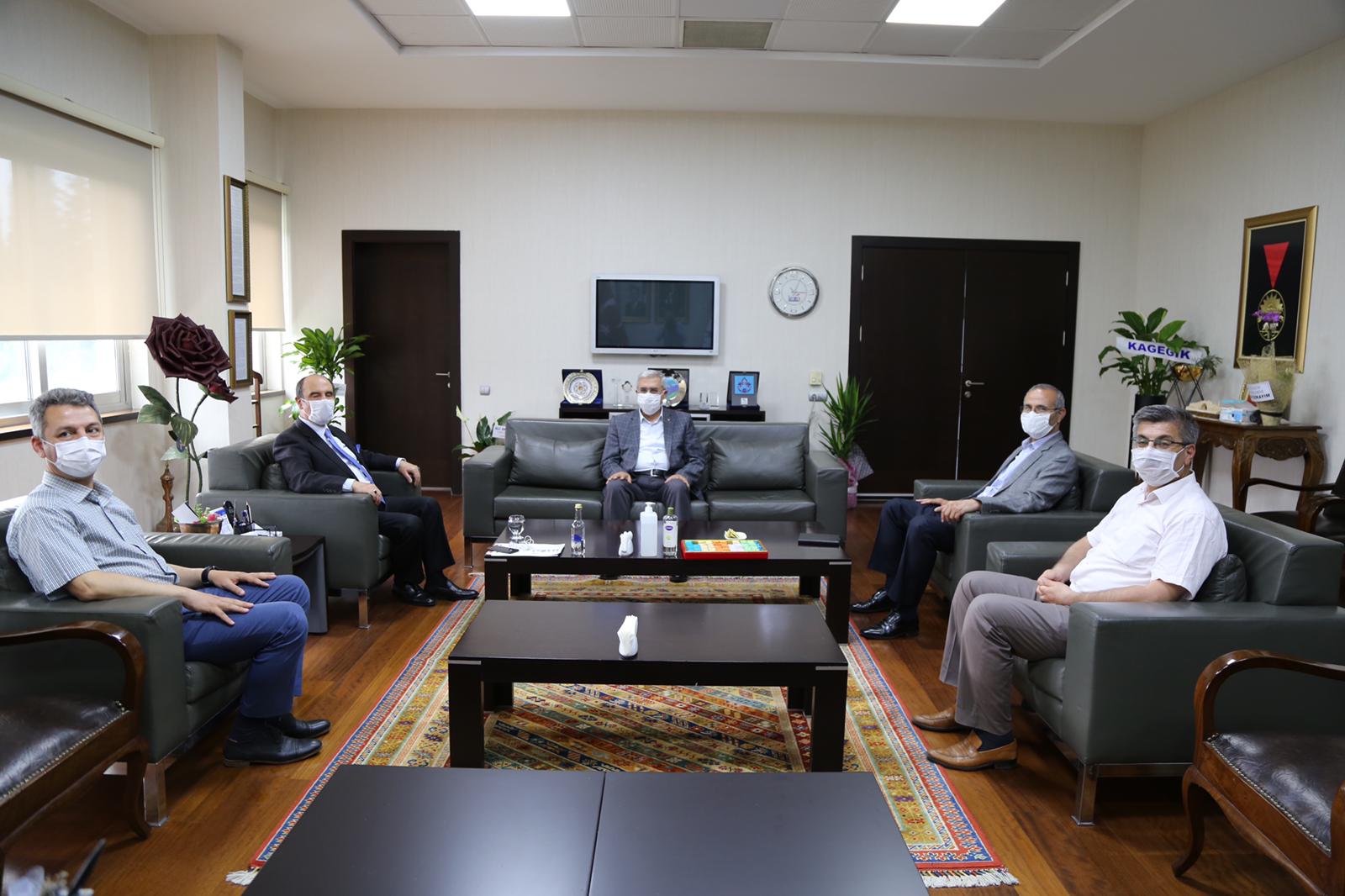 Üniversitemiz Rektörü Prof. Dr. Niyazi Can'ın, KMTSO Yönetim Kurulu Başkanı Şahin Balcıoğlu’nu Ziyaretinde Kurumlararası İşbirliği Konuları Ele Alındı