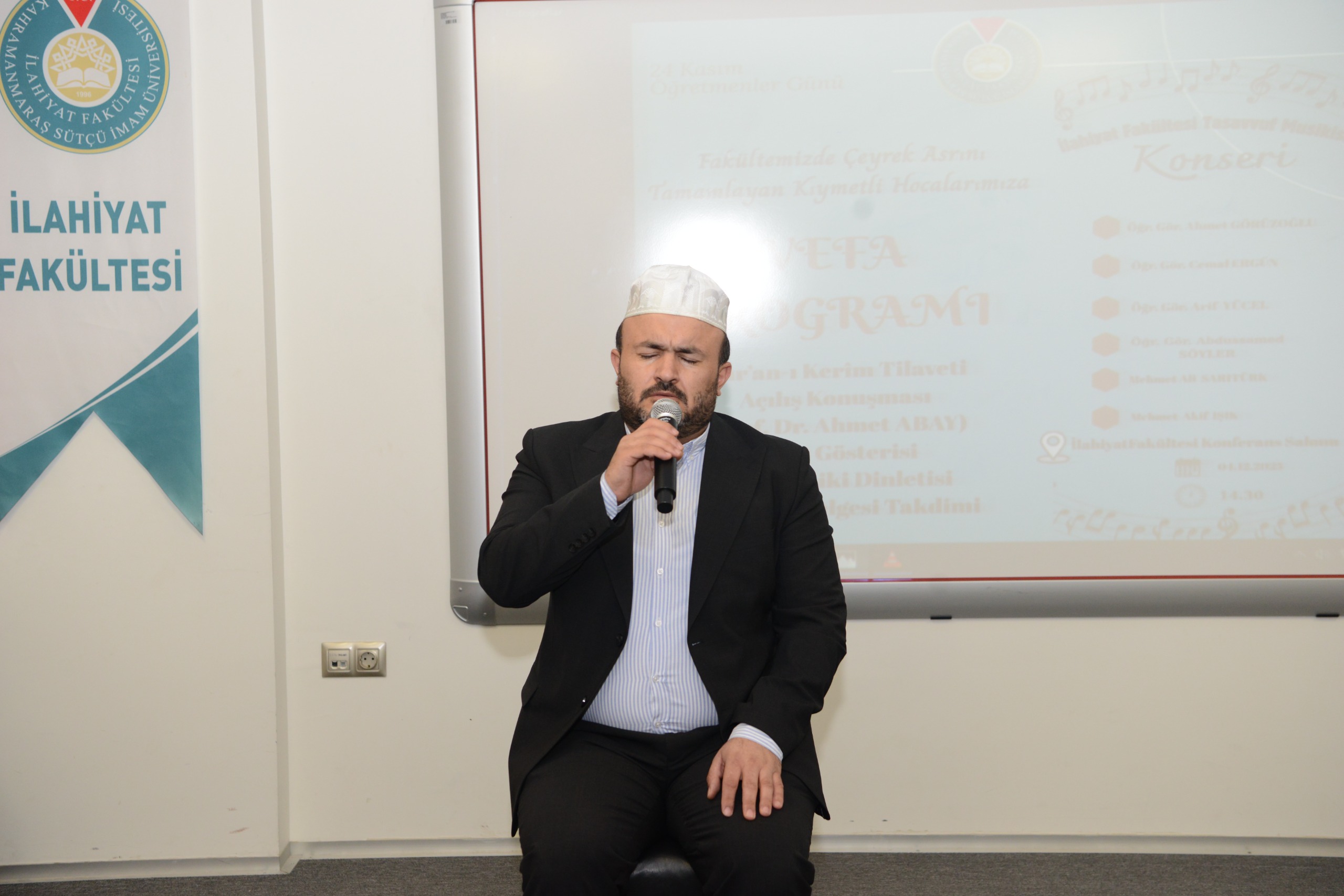 İlahiyat Fakültesinde Çeyrek Asrını Tamamlayan Öğretim Üyelerine Vefa Programı Düzenlendi