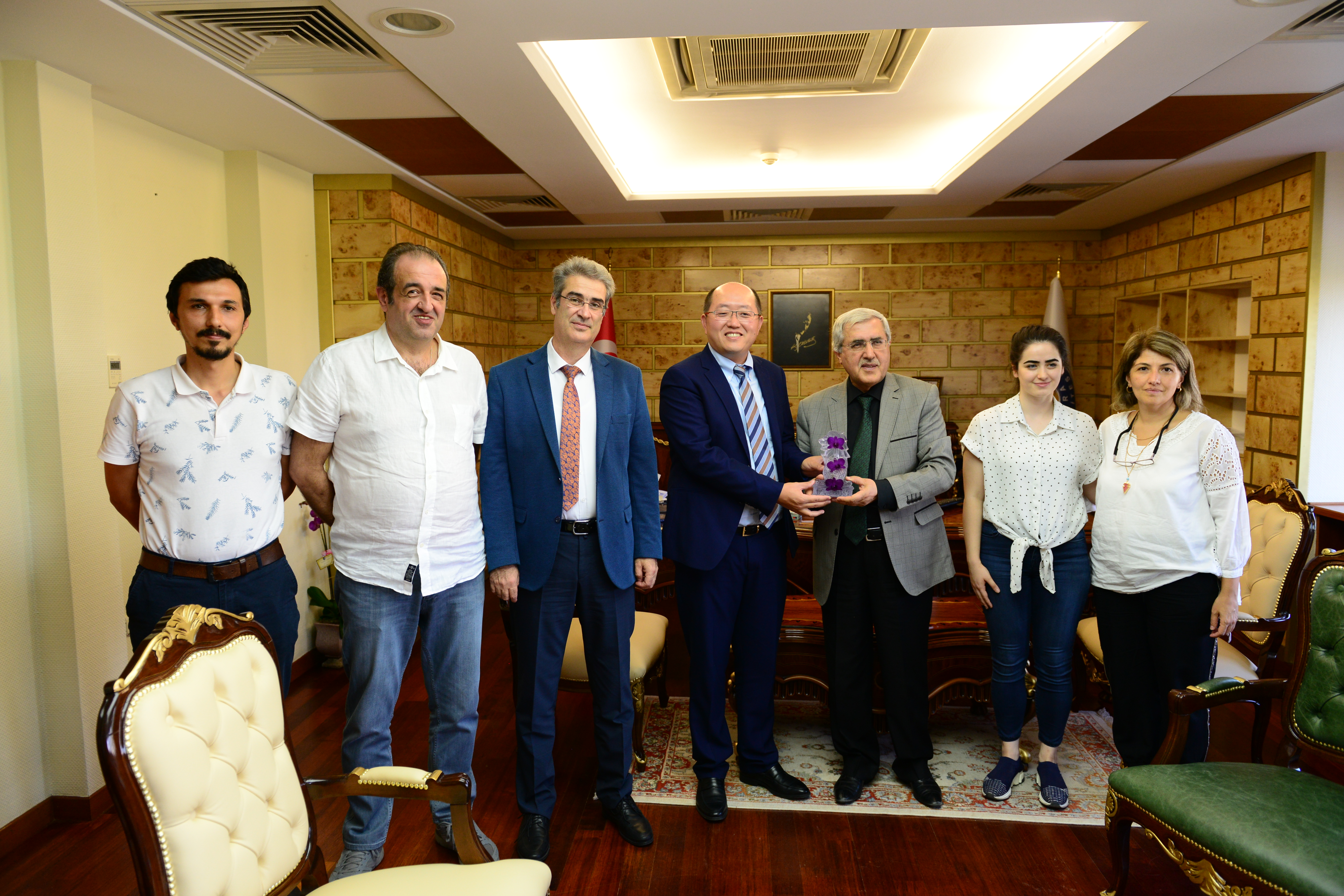 Çin Continental Hope Group CEO’su Qwen Xu’nun Üniversitemiz Rektörü Prof. Dr. Niyazi Can’ı Ziyaretinde İkili İşbirliği Konuları Ele Alındı