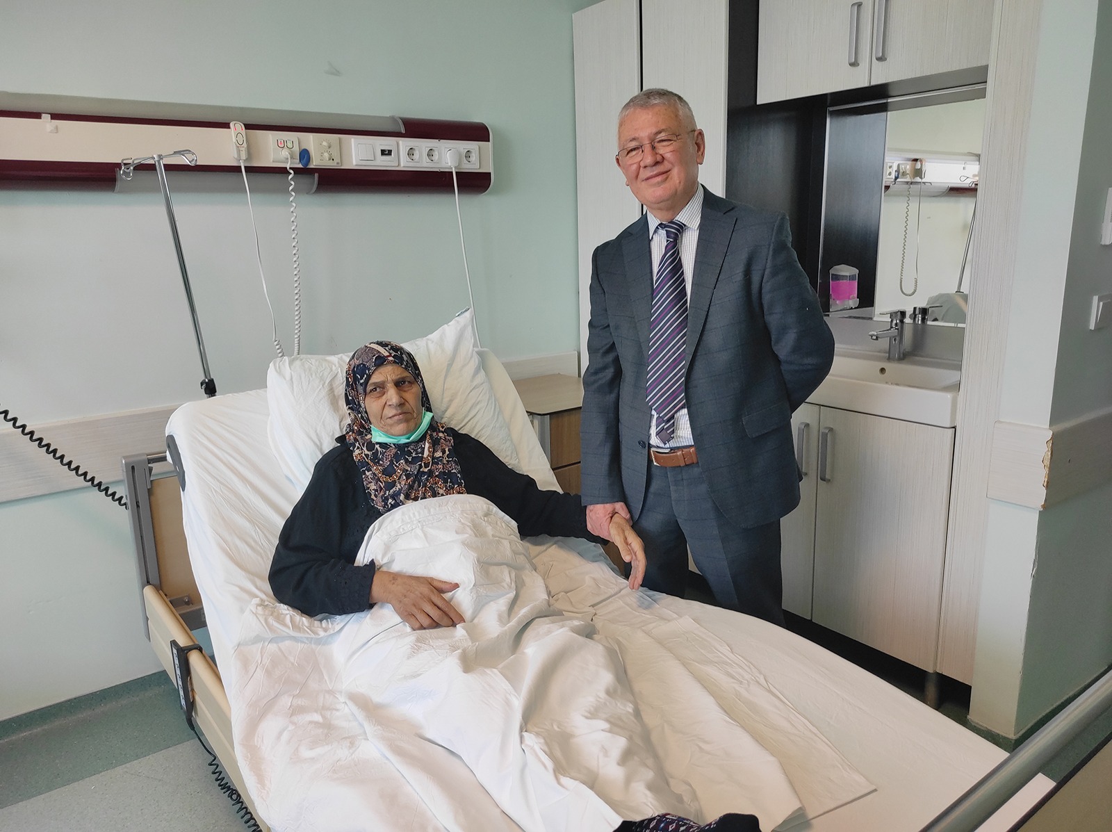 KSÜ Tıp Fakültesi Hastanesinde Gerçekleştirilen Ameliyatla 59 Yaşındaki Hastanın Karnından 9 Kilo 600 Gram Tümör Çıkarıldı