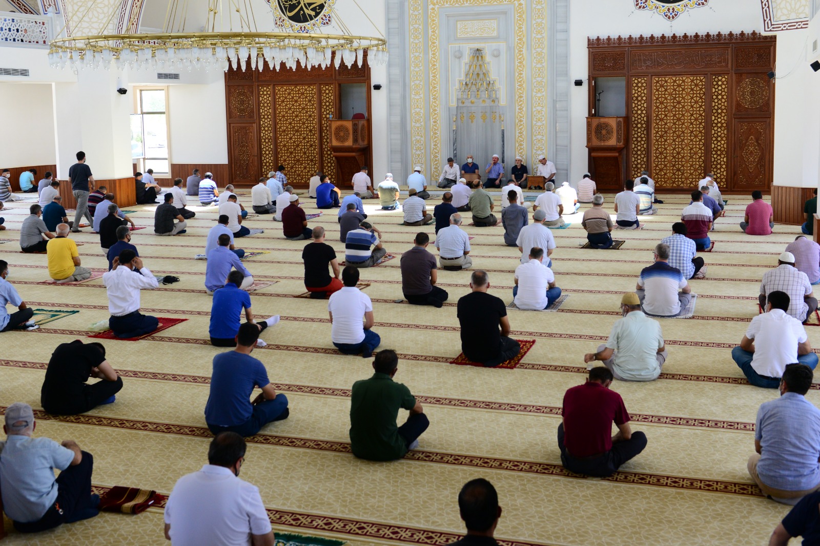 Üniversitemiz, 15 Temmuz Demokrasi ve Milli Birlik Günü Kapsamında Şehitlerimizi Dualarla Andı / 15-16 Temmuz Tarihlerinde Çok Sayıda Program Gerçekleştirildi