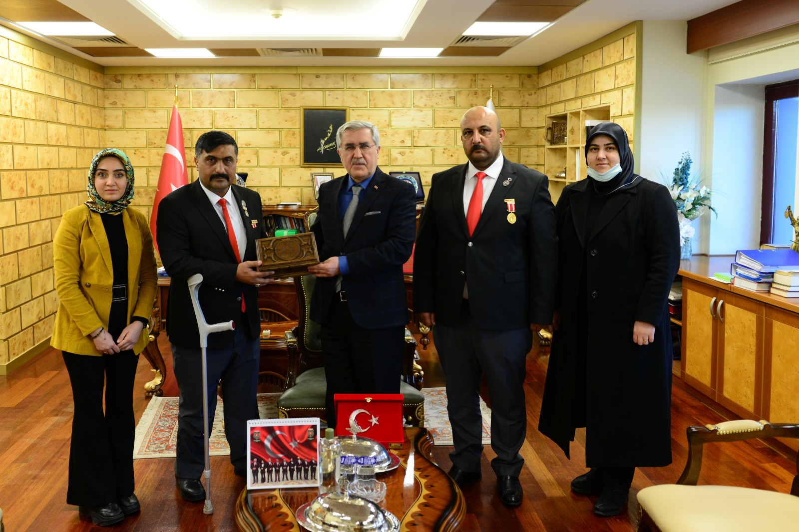 Üniversitemiz Rektörü Prof. Dr. Niyazi Can, Harp Malulü Gaziler, Şehit Dul ve Yetimleri Derneği Kahramanmaraş Şubesi Yönetimini Kabul Etti 