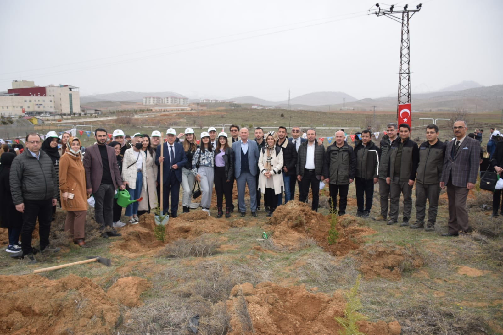 Üniversitemiz 30. Yılında, Pazarcık, Afşin, Andırın ve Göksun’da 30 Bin Fidanı Toprakla Buluşturuyor