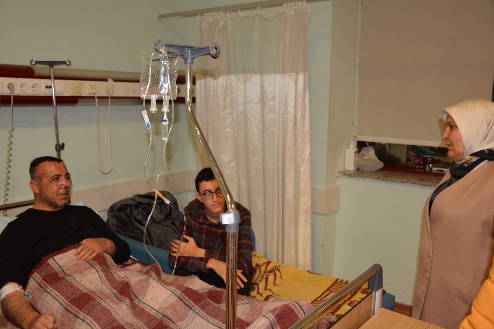 Kahramanmaraş Milletvekili Habibe Öçal, KSÜ Tıp Fakültesi Hastanesindeki Depremzedeleri Ziyaret Etti