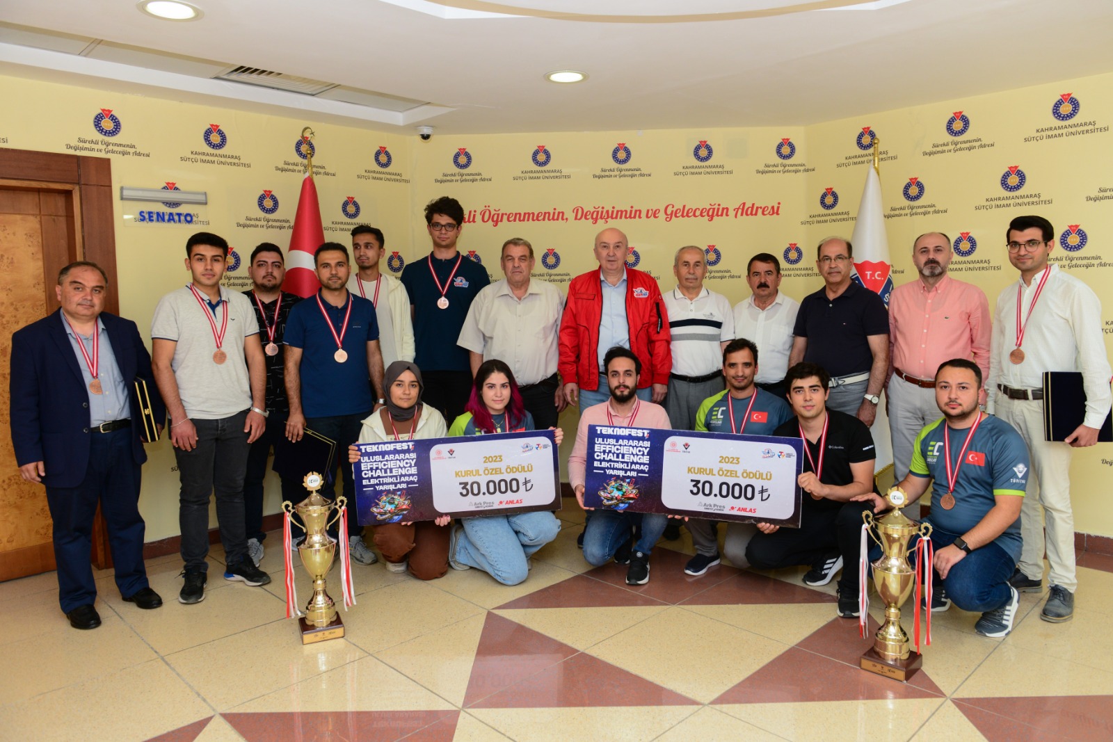 Rektör Yasım TEKNOFEST 2023’ten Ödülle Dönen Proje Ekiplerini Tebrik Etti