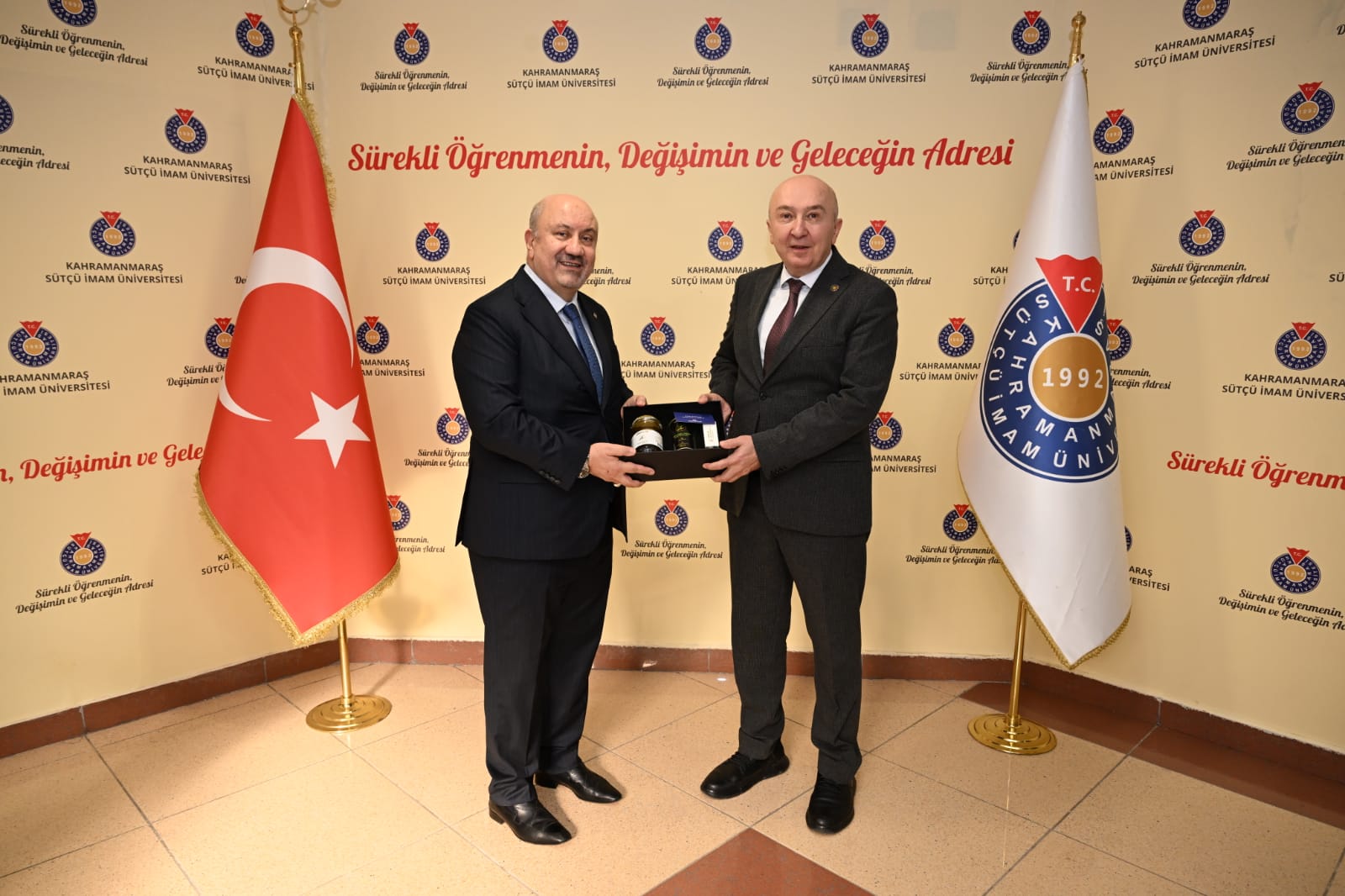 Vakıf Katılım Genel Müdürü Mehmet Ali Akben Rektör Prof. Dr. Alptekin Yasım’ı Ziyaret Etti