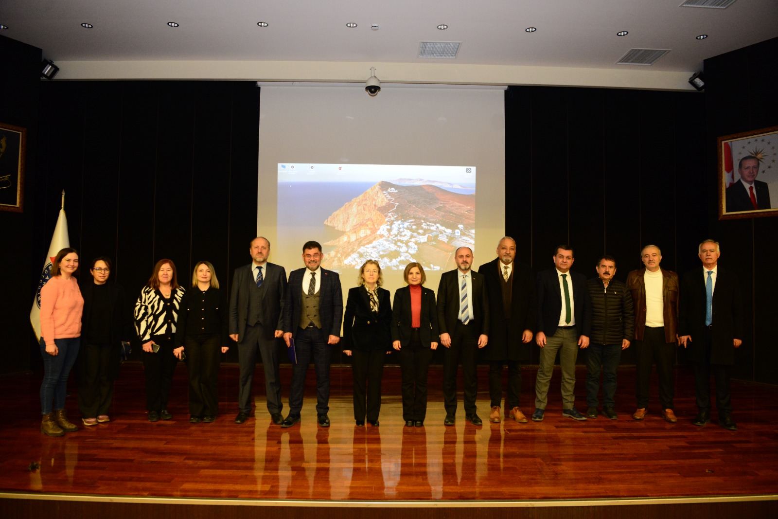 6 Şubat Depremlerinin Yıl Dönümünde “Doğal Jeolojik Tehlikeler ve Sismik Riskler” Konulu Konferans Verildi 