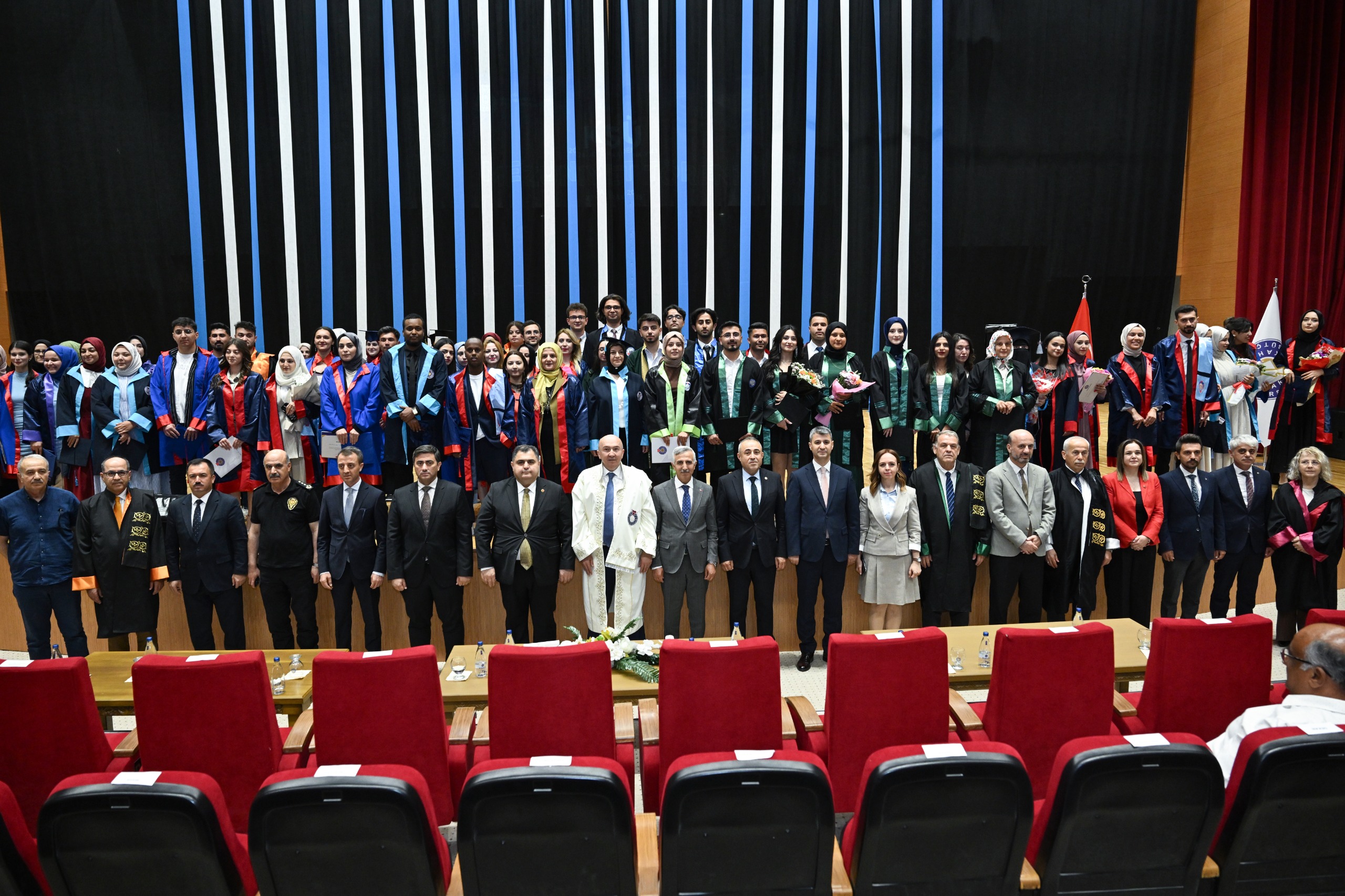 Kahramanmaraş Sütçü İmam Üniversitesinde Mezuniyet Coşkusu