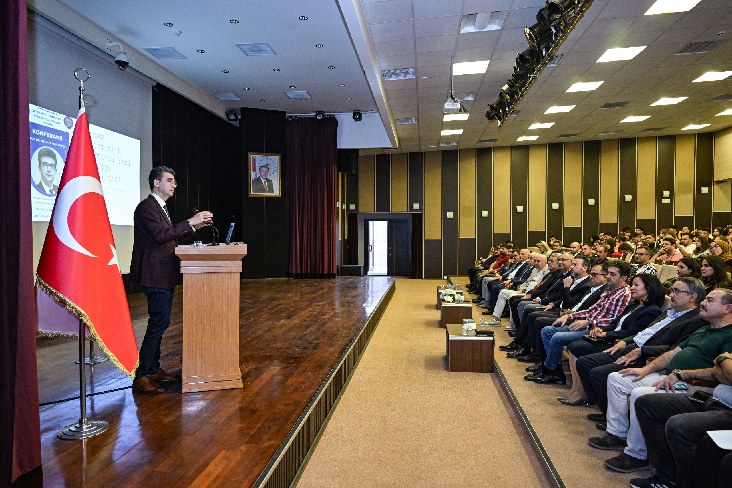 KSÜ’de Küresel Belirsizlik Ortamında Yeni Ortadoğu Jeopolitiği Konuşuldu