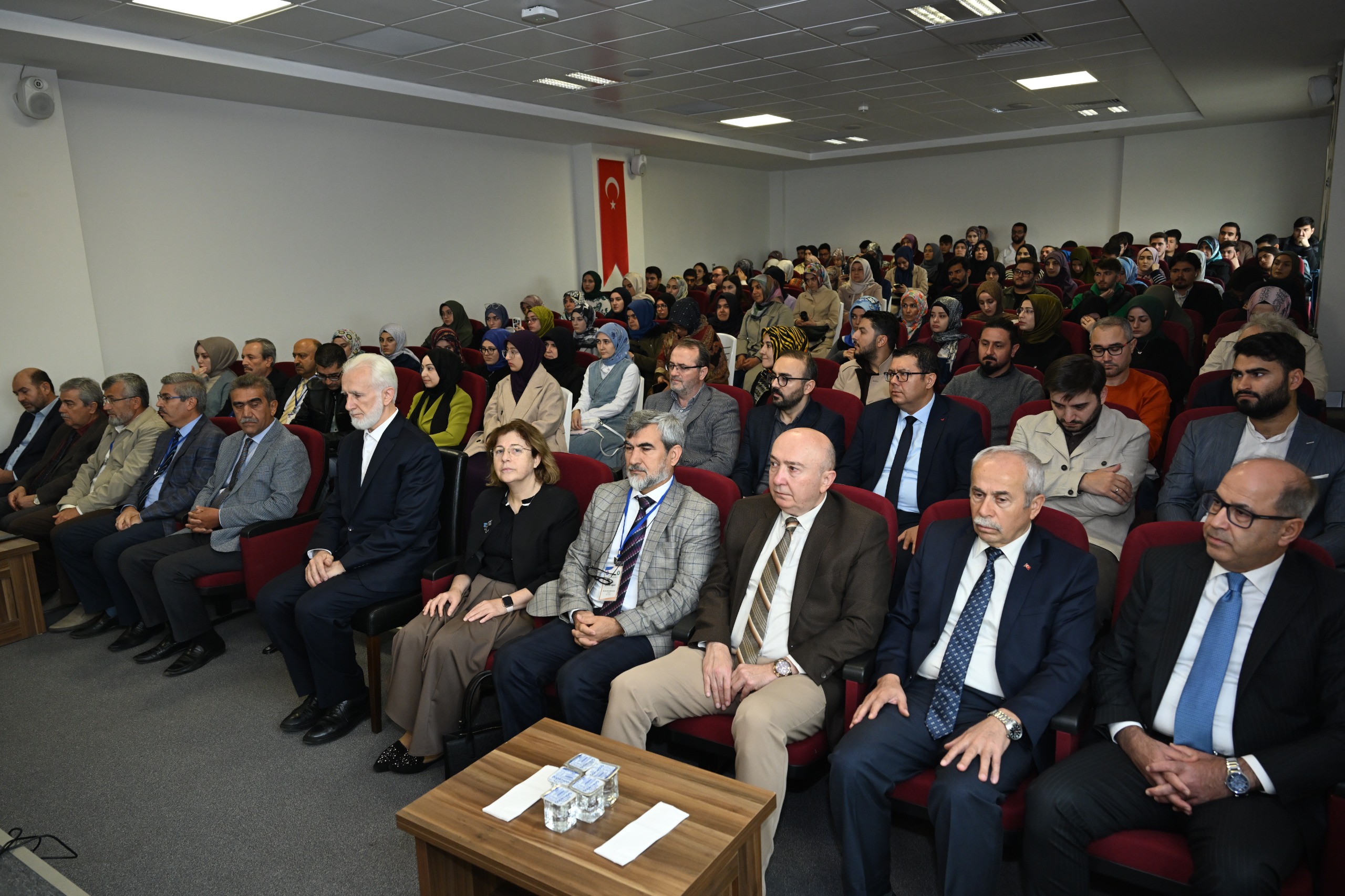 Kur'ân'a Göre Aile Kurumu Çalıştayı Fakültemizde Gerçekleştirildi.