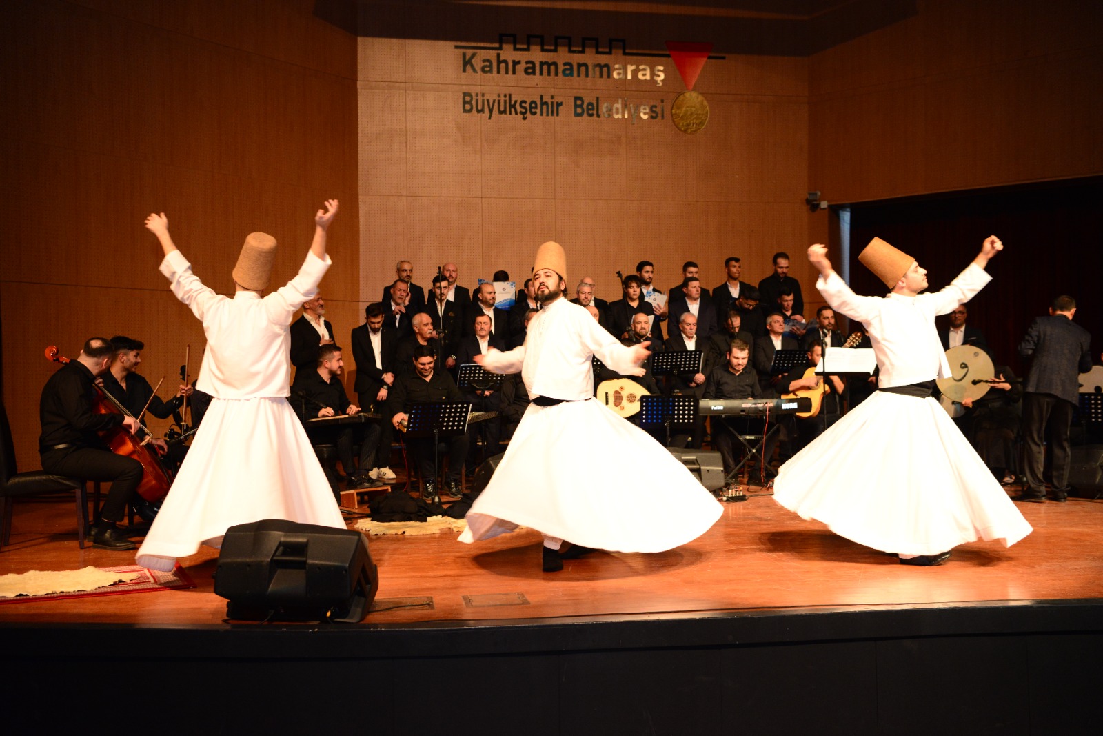 Mevlana'nın Şeb-i Arus olarak nitelendirdiği Sevgili'ye vuslatının 751. yıl dönümü dolayısıyla tasavvuf musikisi konseri ve sema töreni düzenlendi.