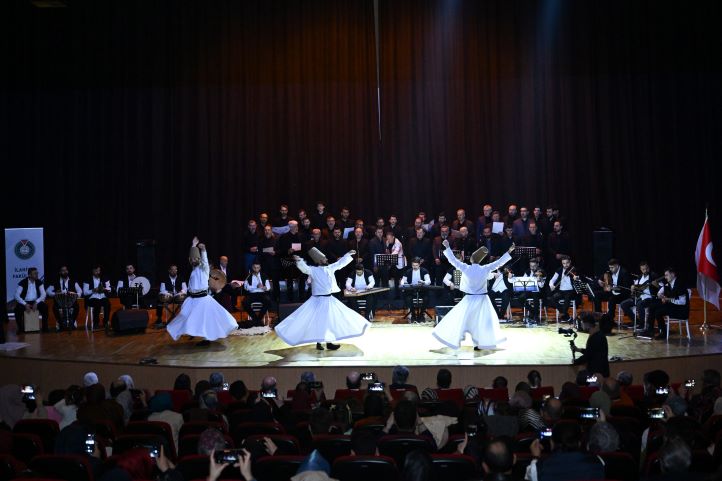 Mevlana'nın Şeb-i Arus olarak nitelendirdiği Sevgili'ye vuslatının 752. yıl dönümü dolayısıyla tasavvuf musikisi konseri ve sema töreni düzenlendi.