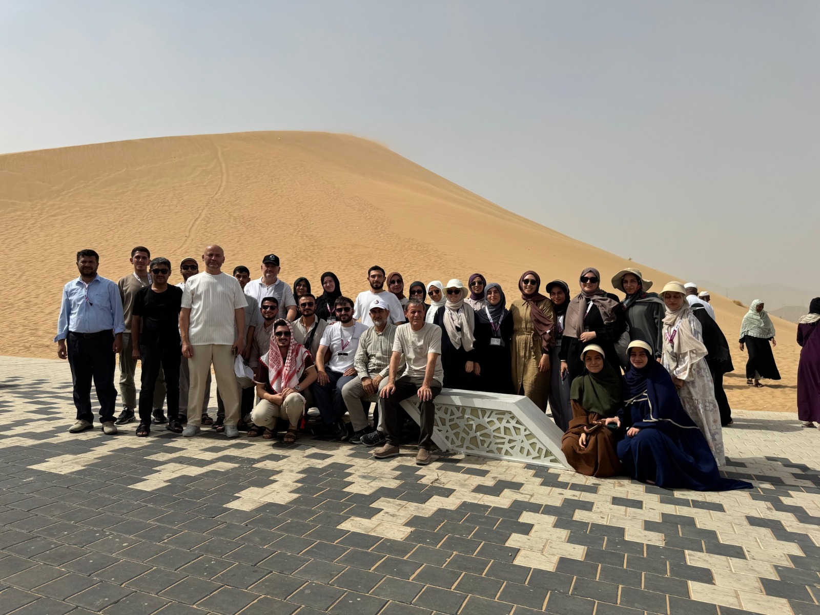 BAŞARILI ÖĞRENCİLERİMİZİ UMRE İLE ÖDÜLLENDİRDİK.