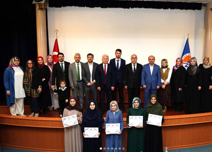  Kur'an-ı Kerimi Güzel Okuma ve Hafızlık yarışmasında  Öğrencilerimizden   Muhammed ABDULLAH ile Elif TOPAL  Bölge üçüncüsü olarak dereceye girmişlerdir