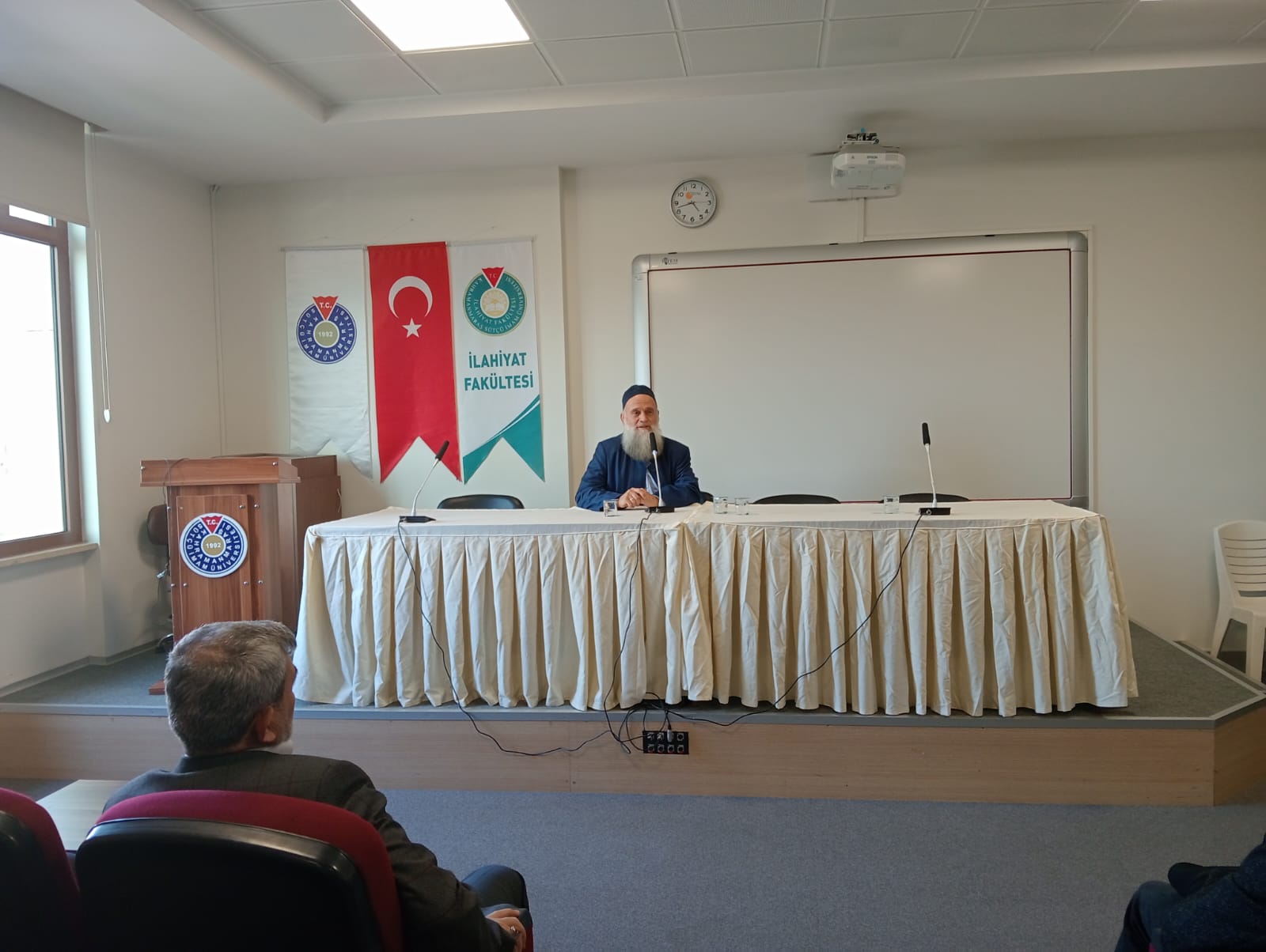 Opr. Dr. Salih SELMAN FAKÜLTEMİZİ ZİYARET EDEREK ÖĞRENCİLERİMİZLE BULUŞTU