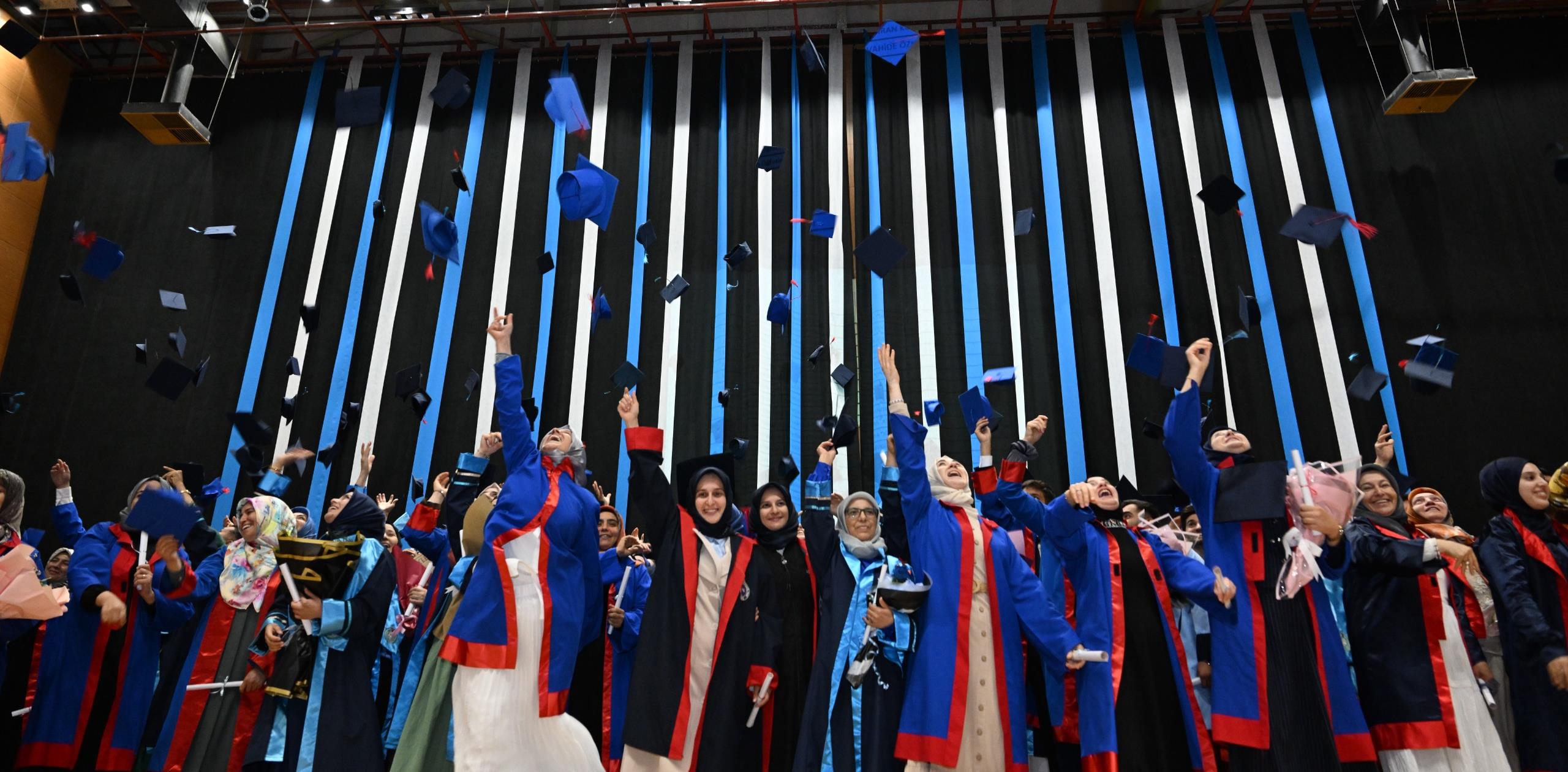 Fakültemizde Mezuniyet Coşkusu.