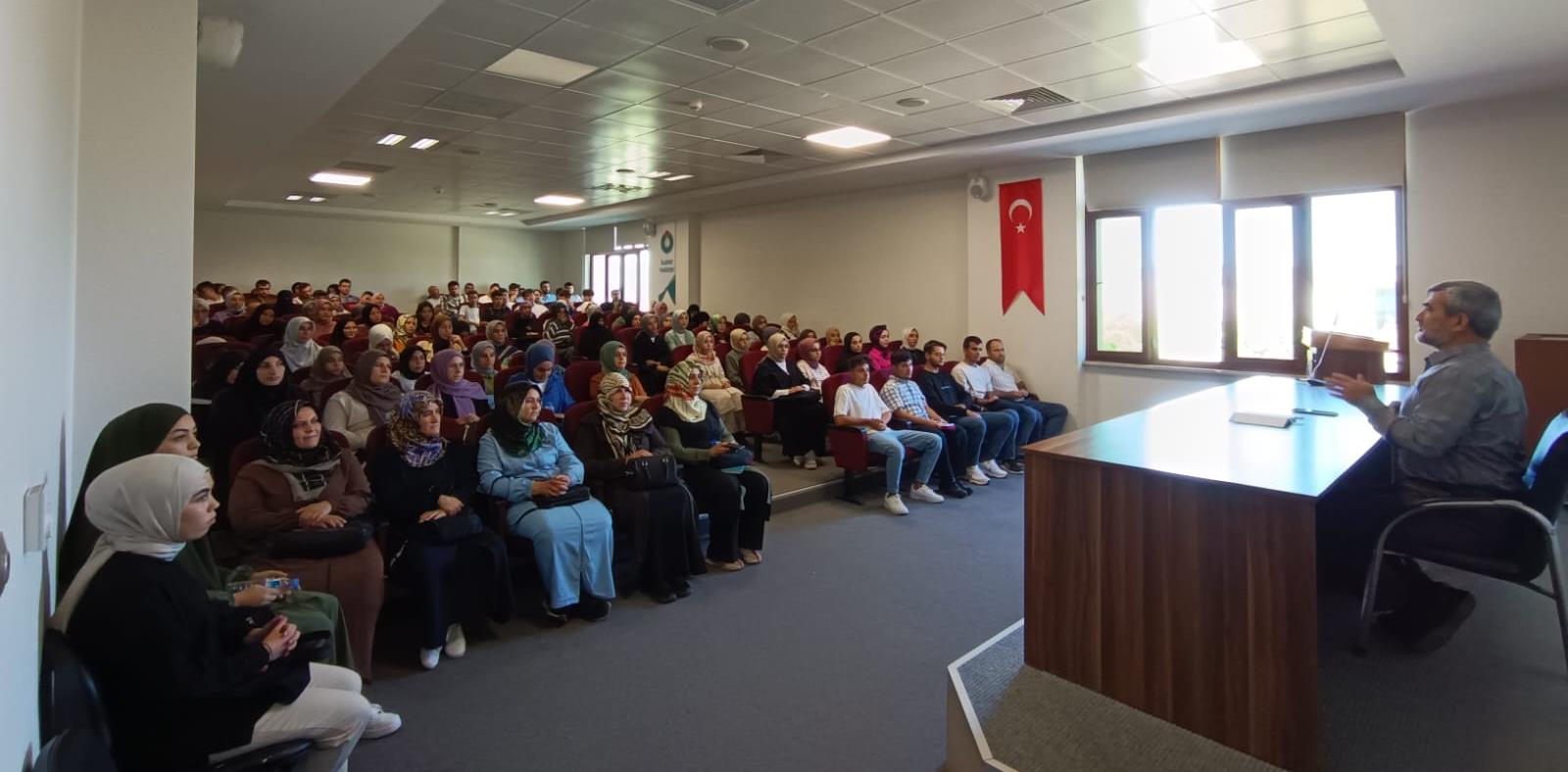 Dekanımız Prof. Dr. Ahmet ABAY Hazırlık Sınıfı Öğrencileri İle Oryantasyon Çalışmaları Bağlamında Bir Araya Geldi.