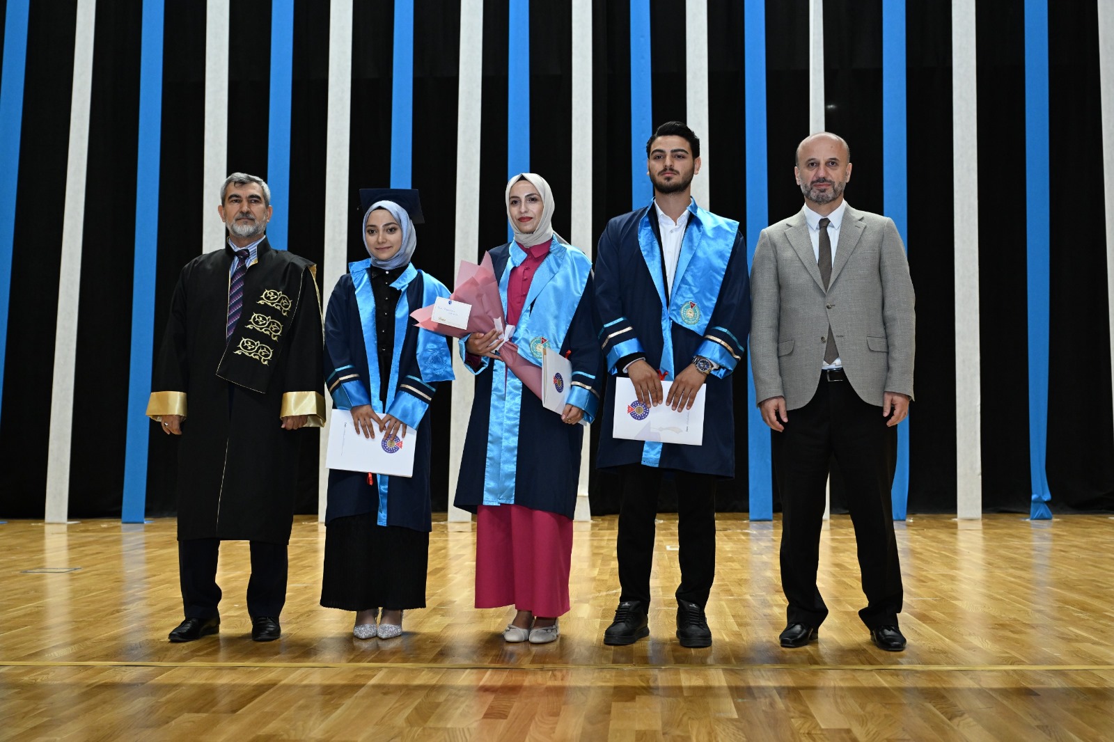 İlahiyat Fakültesi öğrencilerimiz Üniversitemizin ilk üç derecesinden ikisini elde ettiler