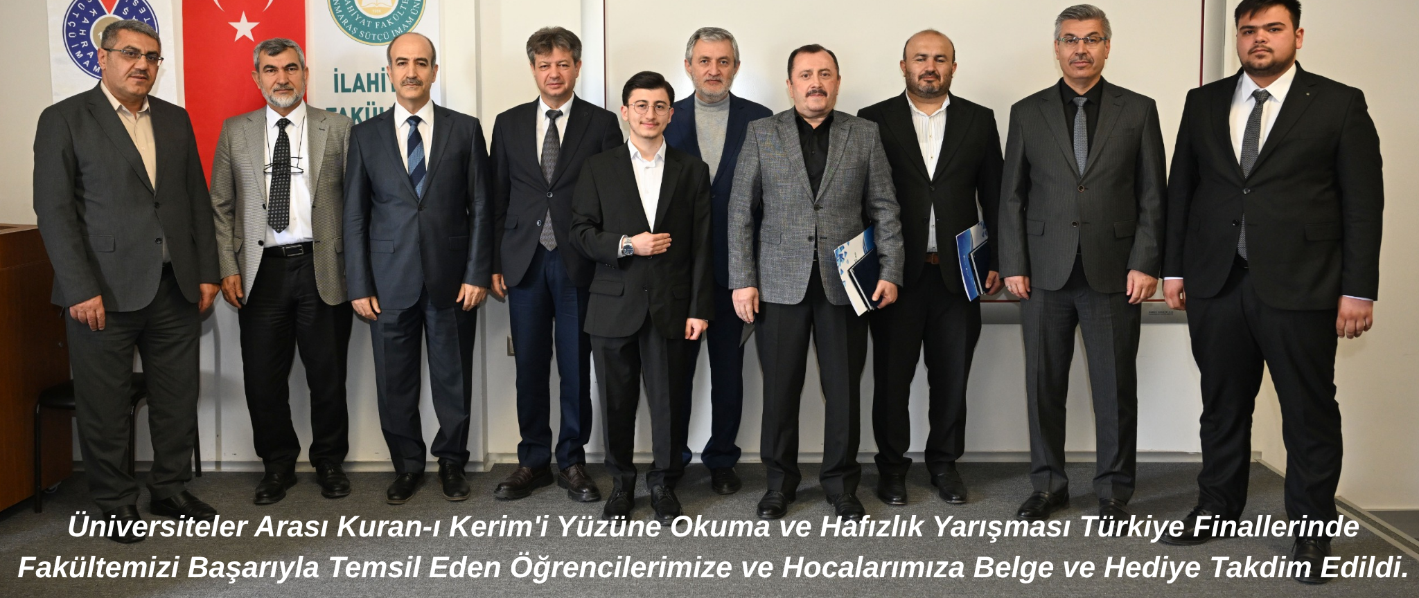 Üniversiteler Arası Kuran-ı Kerim'i Yüzüne Okuma ve Hafızlık Yarışması Türkiye Finallerinde Fakültemizi Başarıyla Temsil Eden Öğrencilerimize ve Hocalarımıza Belge ve Hediye Takdim Edildi.